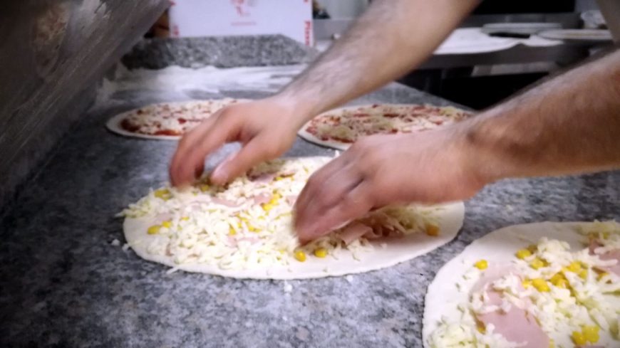 Pizze In Preparazione Ristorante Chalet Lido Nordest Ristorante Di Pesce Pizzeria Spiaggia Mare Grottammare San Benedetto Del Tronto Ascoli Piceno Marche 2